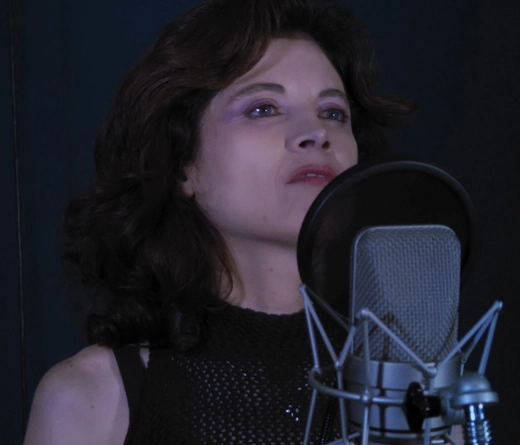 La cantante y compositora argentina vuelve a la escena musical con el tema "Te pido una visin", una balada profunda y sentida en donde el misterio toma el protagonismo